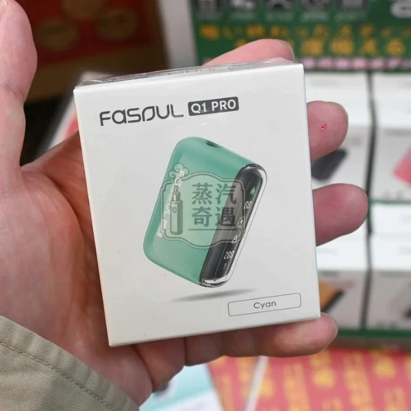 Fasoul Q1 Pro 二回機 一彈兩抽全家加熱菸主機款式-手拿綠色款包裝盒